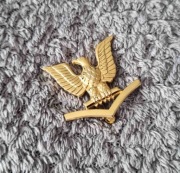 Przypinka - USN - Petty Officer Third Class E-4 (Cap Device) PO3 (gold)