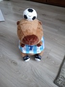 Maskotka kapibara piłkarz z piłką prezent du