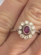 Złoty pierścionek z naturalnym rubinem i brylantami. Antyk