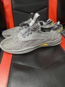 Nowe buty męskie sportowe z siatką