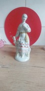 Porcelanowa figurka wiejskiej dziewczyny Łomonosow