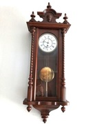 Stary zegar wiszący typu chodzik, po renowacji.