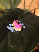 Smok wiwerna figurka rzeźba zawieszka breloczek 4 kolory 