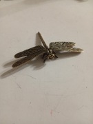 Figurka metalowa mosiądz ważka długość 5 cm wysokość 1 cm