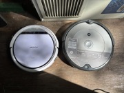 Roboty odkurzające iRobot Roomba 694 i Medion MD18501