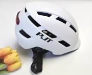 Biały kask rowerowy z tylnym światełkiem 58-61 cm