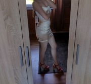 Kremowa sukienka mini Oh Polly