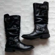 Czarne ,ocieplane,zamek,Deichmann, rozm.32