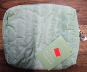 pikowana kosmetyczka Avec w miętowym kolorze. 