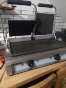 Grill kontaktowy podwójny ryflowany/gładki Bartscher