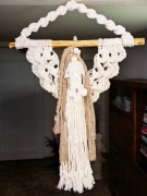 Zawieszką anioł makrama 