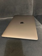 Macbook Pro 15 2018 srebrny