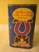 CADBURY ZABYTKOWA PUSZKA Z GUZIKAMI CZEKOLADWYMI I GRĄ