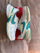 Buty Nike V2K Run White Dusty Cactus FD0736-105 r. 44.5