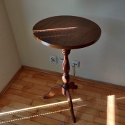 Stolik okrągły, lite drewno blat okleina naturalna