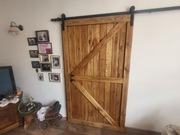 Drzwi przesuwne drewniane z systemem Loft