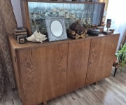 Stylowy dębowy kredens