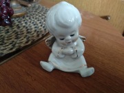 Aniołek ceramiczny, pozłacany.