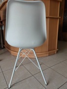 Krzesła białe w bardzo dobrym stanie 