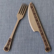 Zestaw Sztućców z Drewna – Nożyk do Masełka i Widelec z Grawerem Folkowym