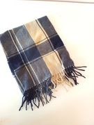 elegancki kremowy granatowy szalik z fredzlami w krate kratke na zime