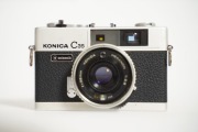 Konica C35 Automatic – Obiektyw Hexanon 38mm f/2.8