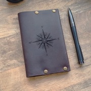 Pokrowiec okładka etui na paszport z grawerem skórzane brązowe handmade