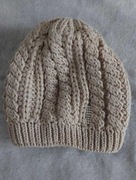 Zimowa czapka z cyrkoniami warkocz beż