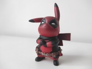 Figurka Pikachu Deadpool