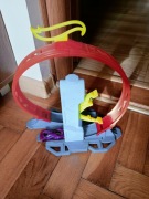 hot wheels pętla gratis figurki