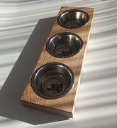 Stojak na miski z jesionu dla psa lub kota 3 x 0,45l