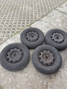 Felgi stalowe wraz z oponami wielosezonowymi