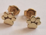 Złote kolczyki pr.585, łapki. Waga 0.8 g