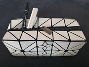 Oryginalna kosmetyczka duża biała czarna geometryczna