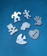 MAGNES NA LODÓWKĘ METALOWY MIŚ SERCE RYBKA SAMOCHÓD POSTAĆ 