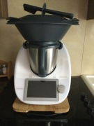 Thermomix TM6 z dodatkowymi akcesoriami 