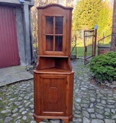 Stylowa witryna narożna 