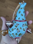 Figurka ceramiczna Konik z wiśniami 