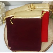aksamitna torba prezentowa w kolorze bordowym