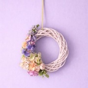 Wianek na drzwi 38 cm pastelowy wiosenny handmade z kokardą