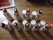 Matowa szminka z kwasem hialuronowym Avon