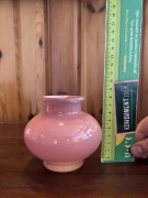 Różowy wazon z huty szkła Tarnowiec ok 8 cm