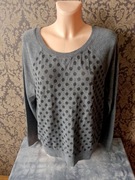 szara bluza w kropki