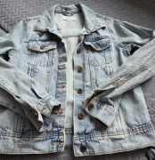 Kurtka jeansowa Reserved 1.164 młodzieżowa z przetarciami 