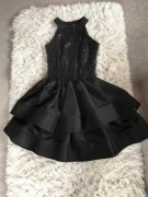 Czarna elegancka balowa wieczorowa sukienka z falbanami studniówka bal