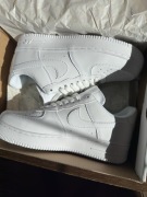 Nowe białe buty Nike Air Force 1 - Rozmiar 39
