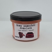 „Nowy samochód somsiada” – świeca sojowa o zapachu zazdrości