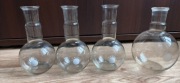 Szklane kolbki okrągłodenne. 