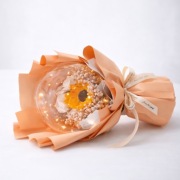 Bukiet zapachowych kwiatów mydlanych w torebce na prezent świecące LED 