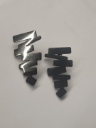 Kolczyki  czarne metalowe geometryczne zygzaki rysy na wkrętki 